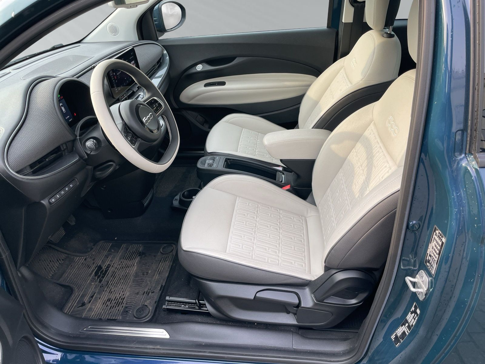 500e by Bocelli LA PRIMA+NAV+PDC+CAM+TOT+CARPLAY