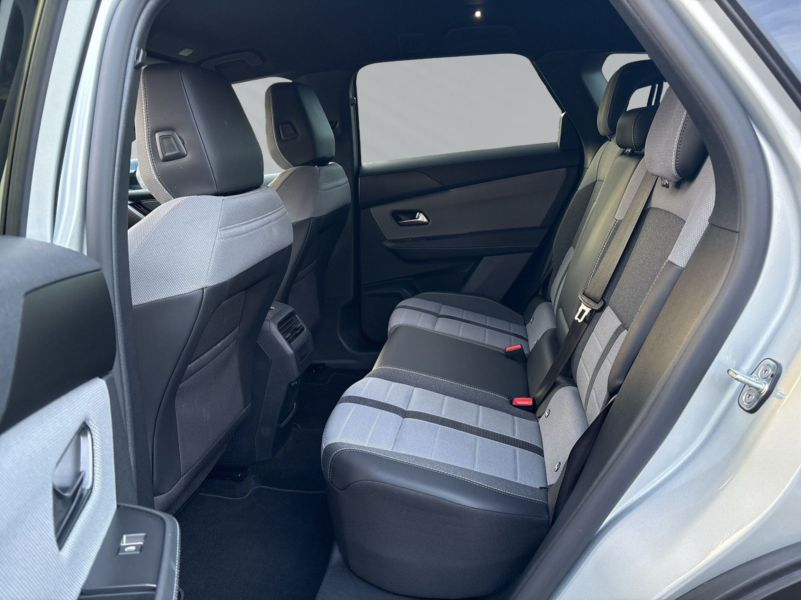 Grandland B GS 1.2 +48V+HEADUP+AHK+NAVI+SHZ+LHZ+