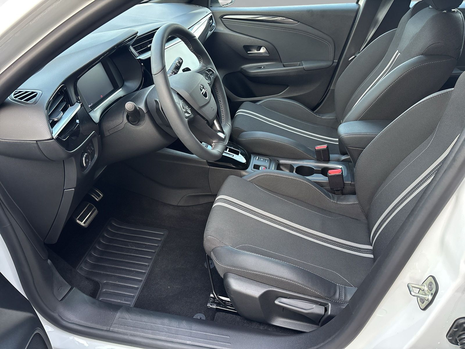 Corsa F 1.2 GS KLIMA+PDC+KAMERA+SHZ+LHZ+LED+ALLW