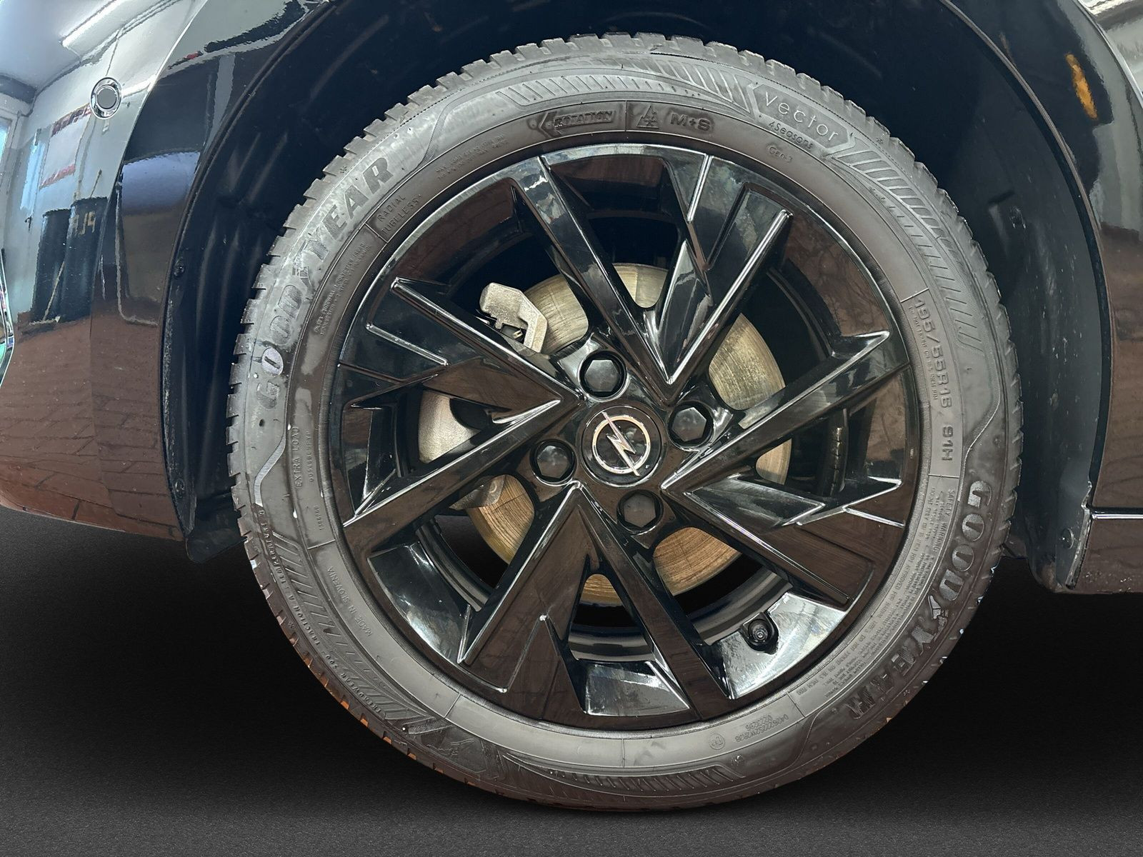 Corsa F GS 1.2 Turbo S 74kWAT8+SHZ+LHZ+NAVi+CAM+