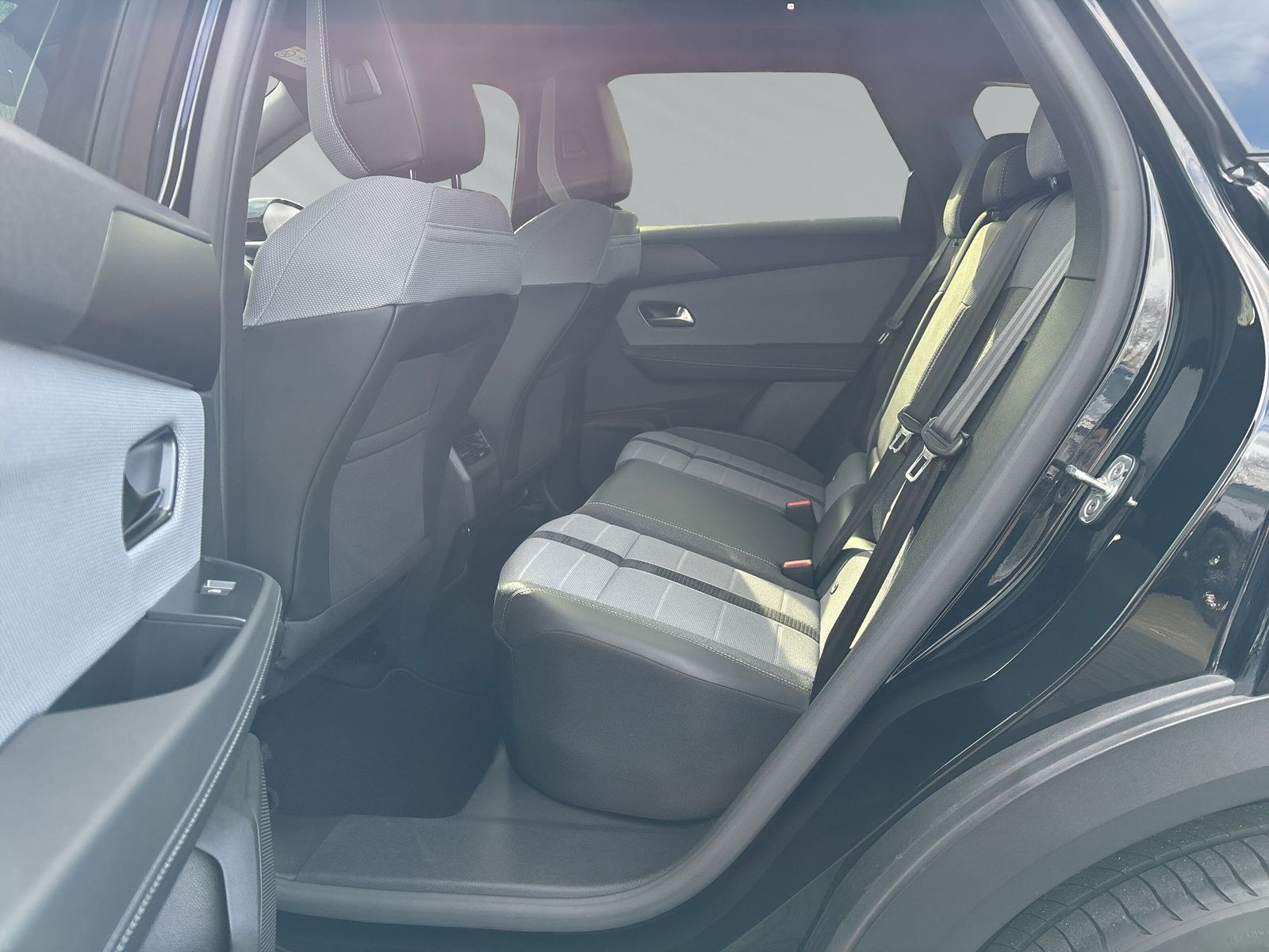 Grandland B GS 1.2 Hybrid 48V eDCT6+SHZ+LHZ+NAV+