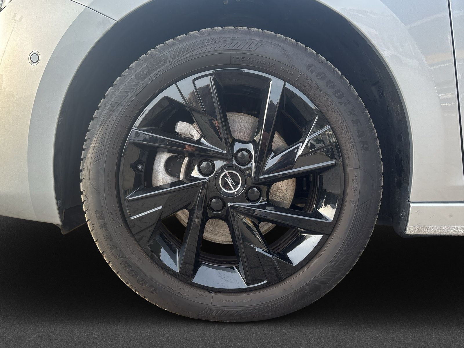 Corsa F GS 1.2 HYBRID KLIMA+PDC+KAMERA+SHZ+LHZ++