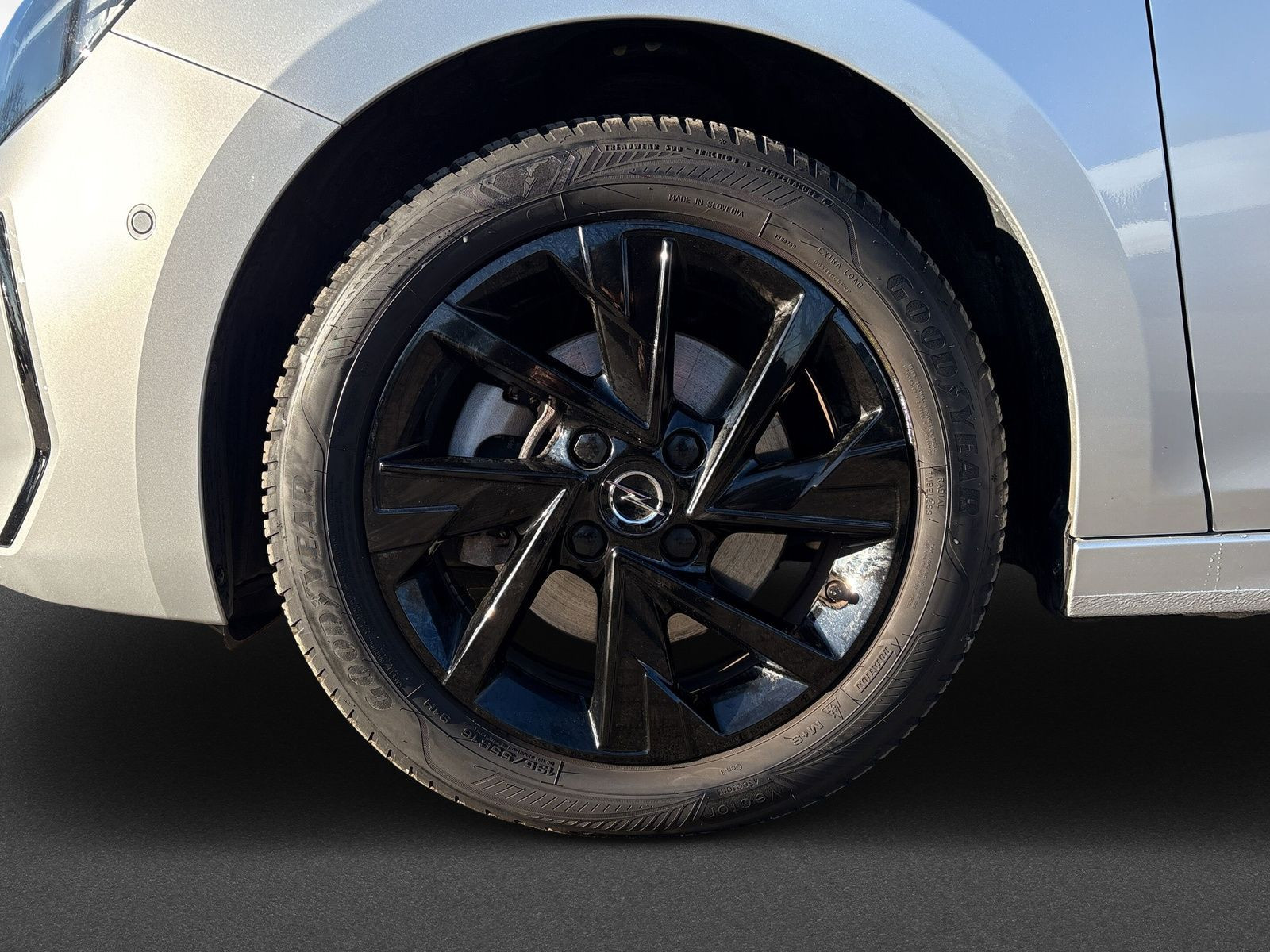 Corsa F GS 1.2 Hybrid 48V 100kW eDCT6+SHZ+LHZ+NAVI+CAM+