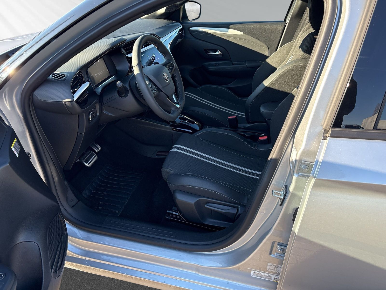 Corsa F GS 1.2 Hybrid 48V 100kW eDCT6+SHZ+LHZ+NAVI+CAM+