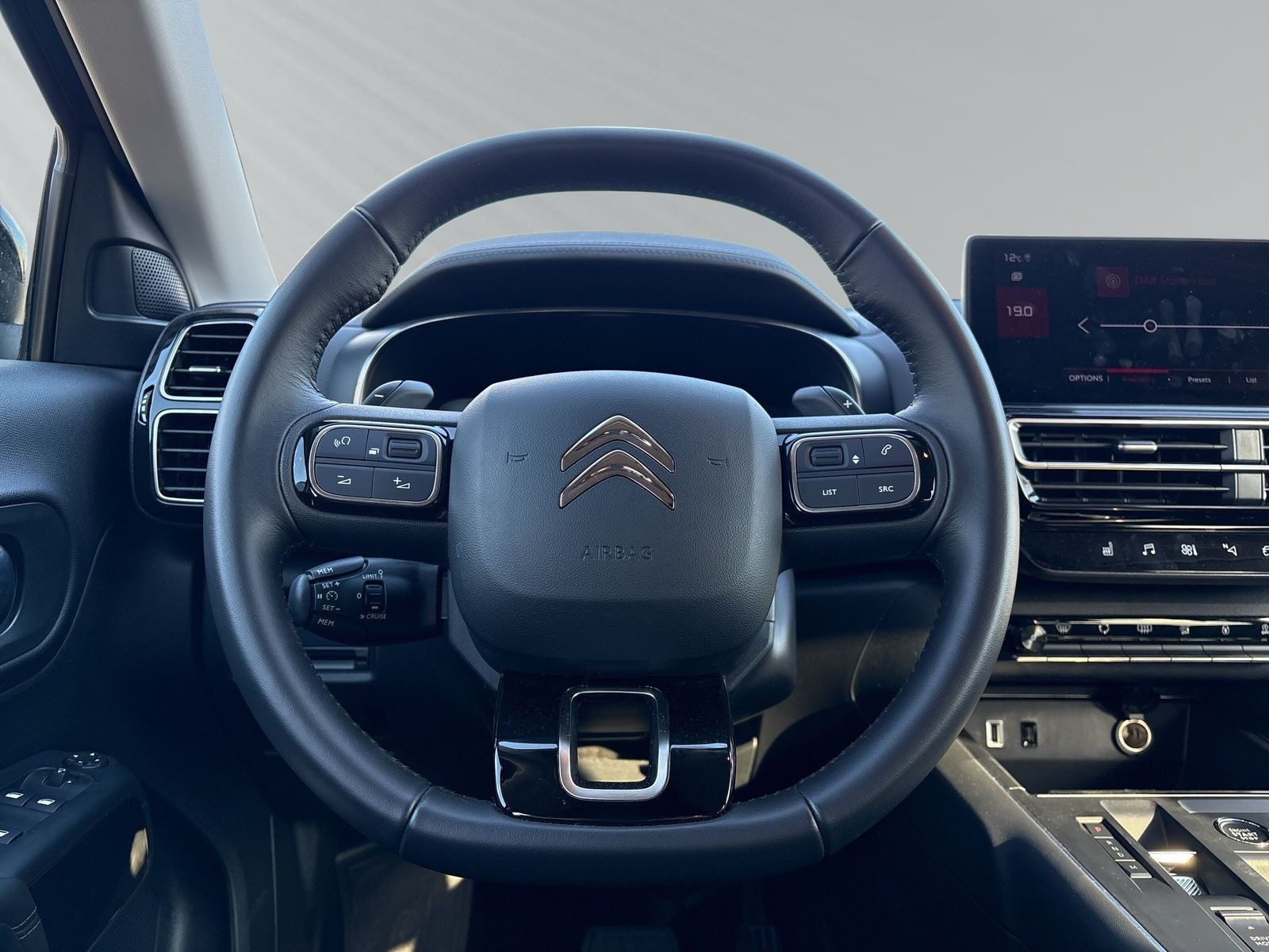 C5 Aircross Plus Hybrid 145 E-DSC6+SHZ+PDC+APPLE